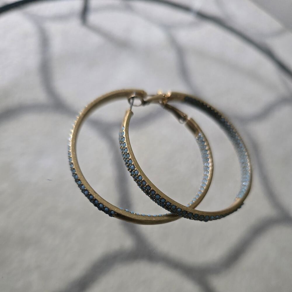 Marlyn Schiff Gold Blue Beaded Hoop Earrings New - Picture 4 of 4